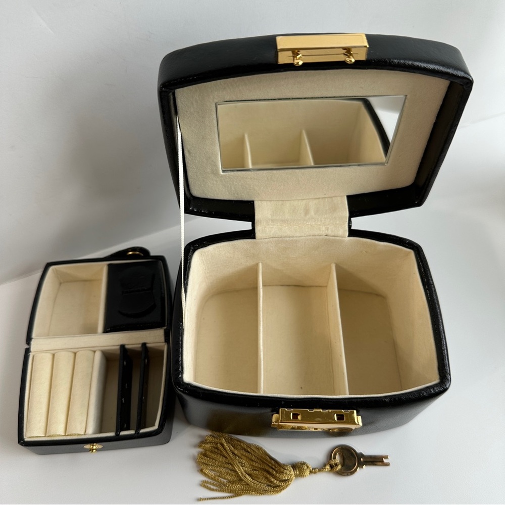 WOLF DESIGNS LEATHER TRAVEL JEWELRY CASE